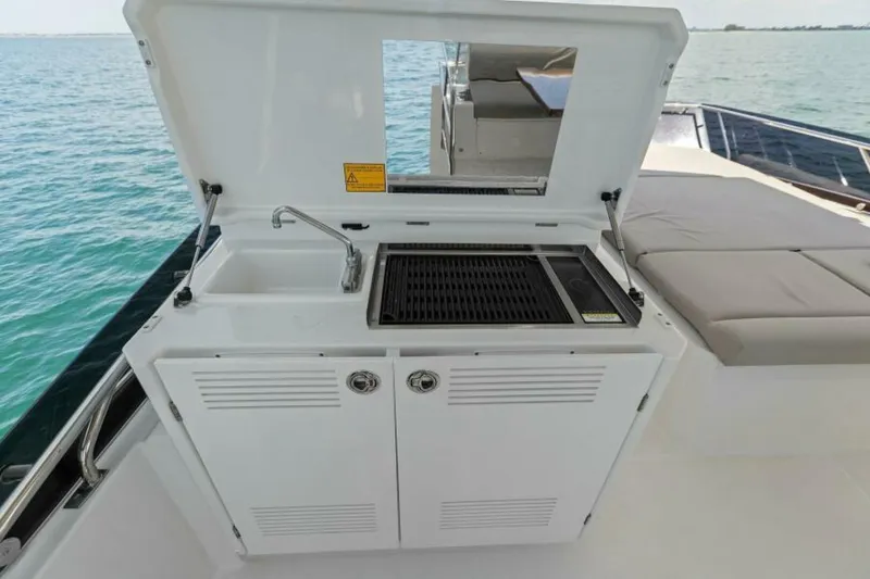Slide: The Image of Prestige 590 Flybridge 2022 - 49