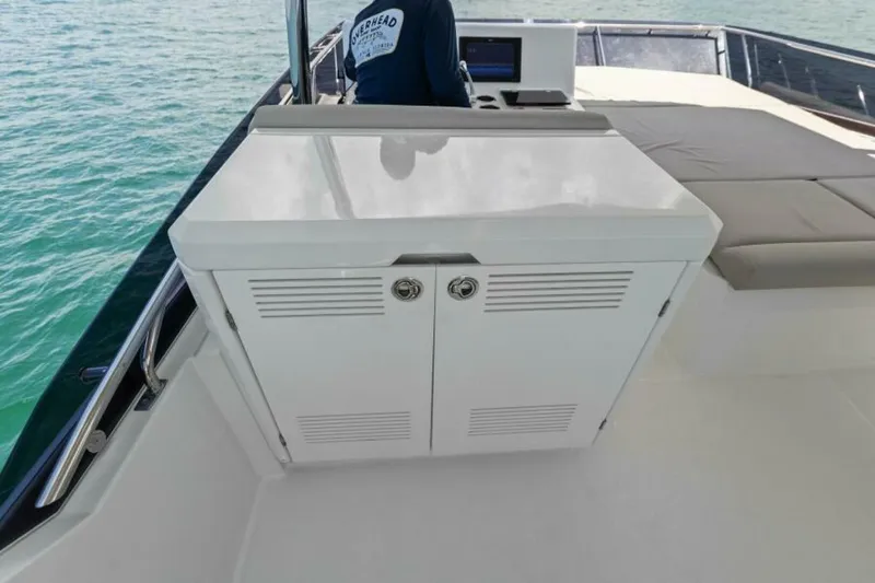 Slide: The Image of Prestige 590 Flybridge 2022 - 50