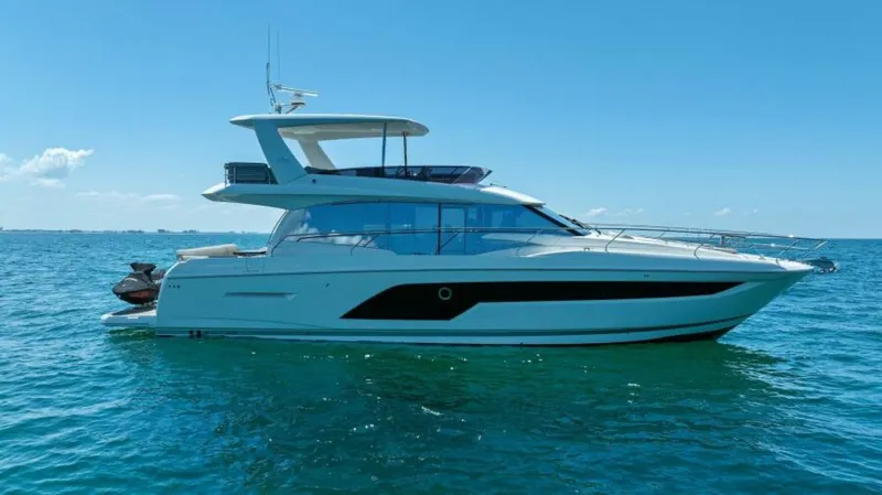 Slide: The Image of Prestige 590 Flybridge 2022 - 58