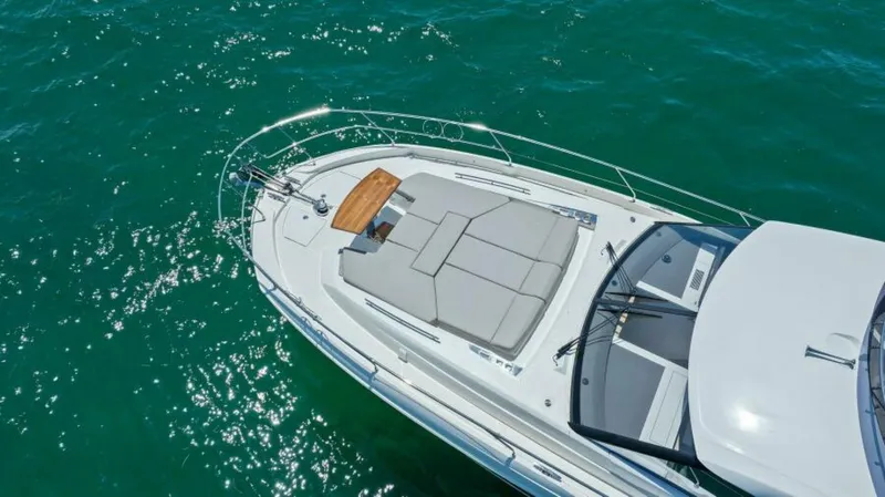 Slide: The Image of Prestige 590 Flybridge 2022 - 68