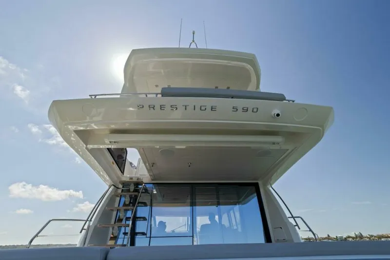 Slide: The Image of Prestige 590 Flybridge 2022 - 9