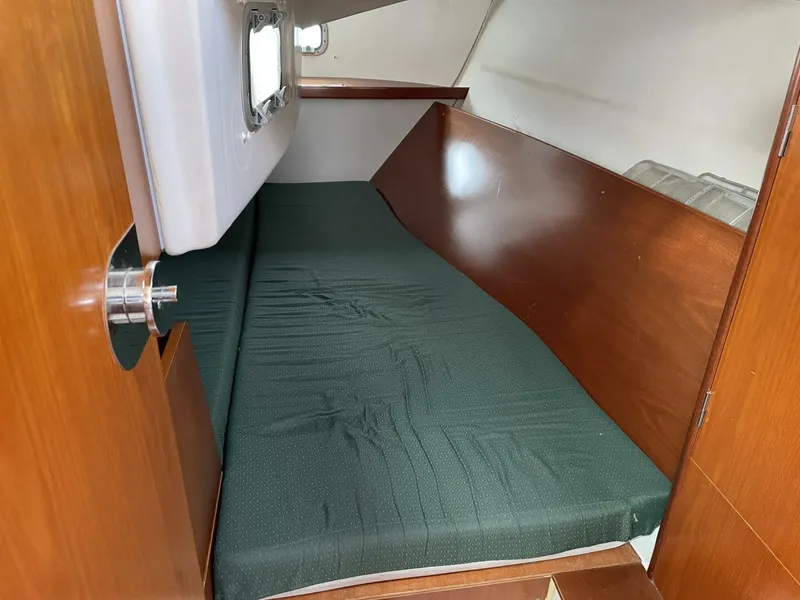 Slide: The Image of Beneteau 2003 - 10