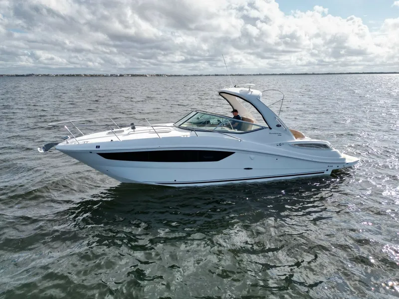 The Image of Sea Ray 330 Sundancer 2016 - 0