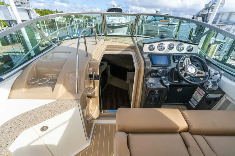 Slide: The Image of Sea Ray 330 Sundancer 2016 - 10