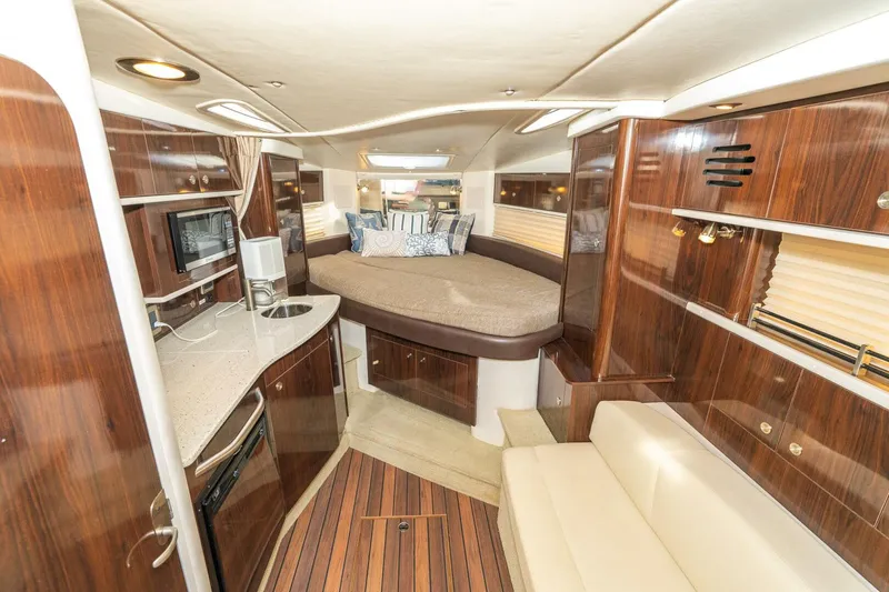 Slide: The Image of Sea Ray 330 Sundancer 2016 - 13