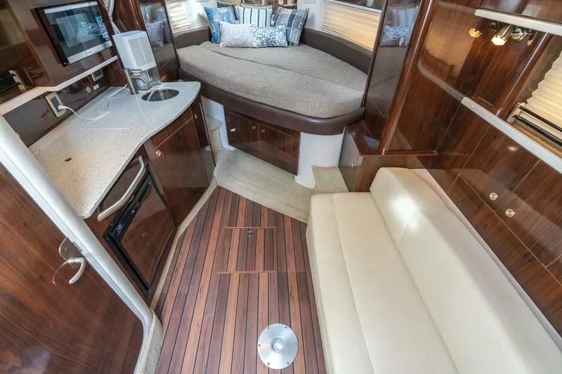 Slide: The Image of Sea Ray 330 Sundancer 2016 - 14