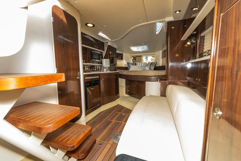 Slide: The Image of Sea Ray 330 Sundancer 2016 - 16