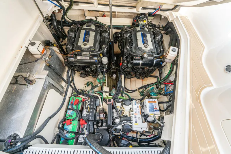 Slide: The Image of Sea Ray 330 Sundancer 2016 - 22