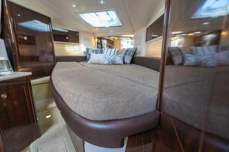 Slide: The Image of Sea Ray 330 Sundancer 2016 - 23