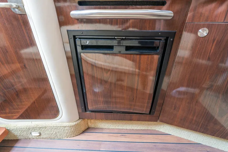 Slide: The Image of Sea Ray 330 Sundancer 2016 - 26