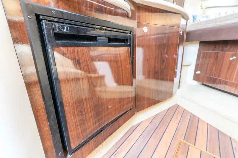Slide: The Image of Sea Ray 330 Sundancer 2016 - 27