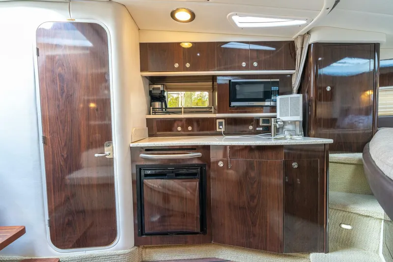 Slide: The Image of Sea Ray 330 Sundancer 2016 - 28
