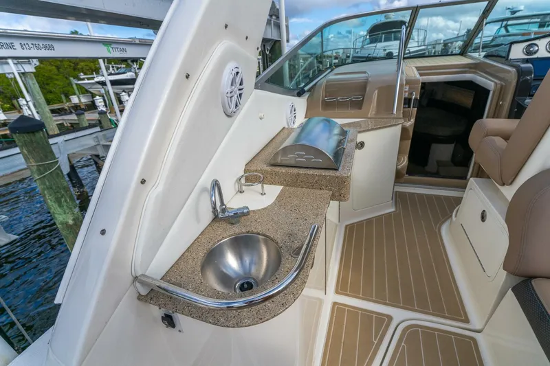 Slide: The Image of Sea Ray 330 Sundancer 2016 - 29