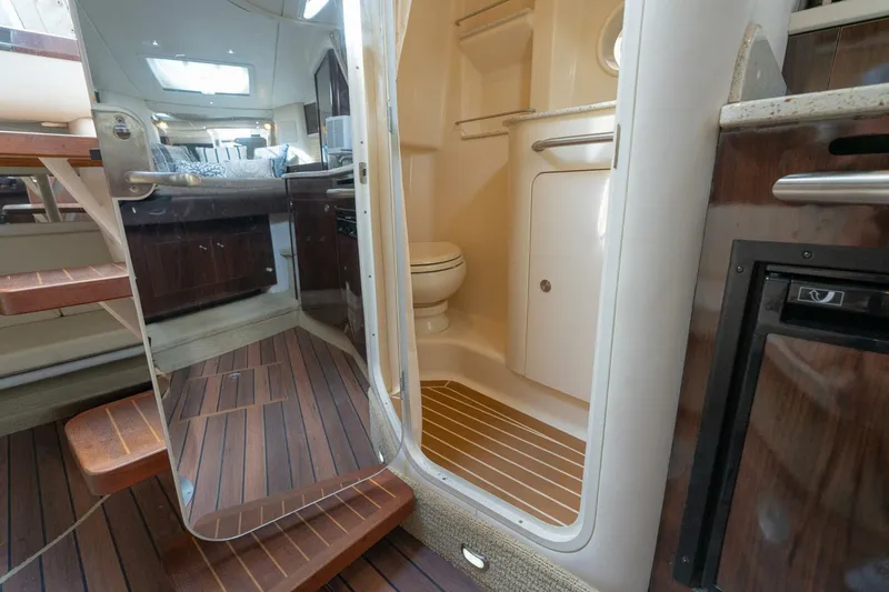 Slide: The Image of Sea Ray 330 Sundancer 2016 - 33