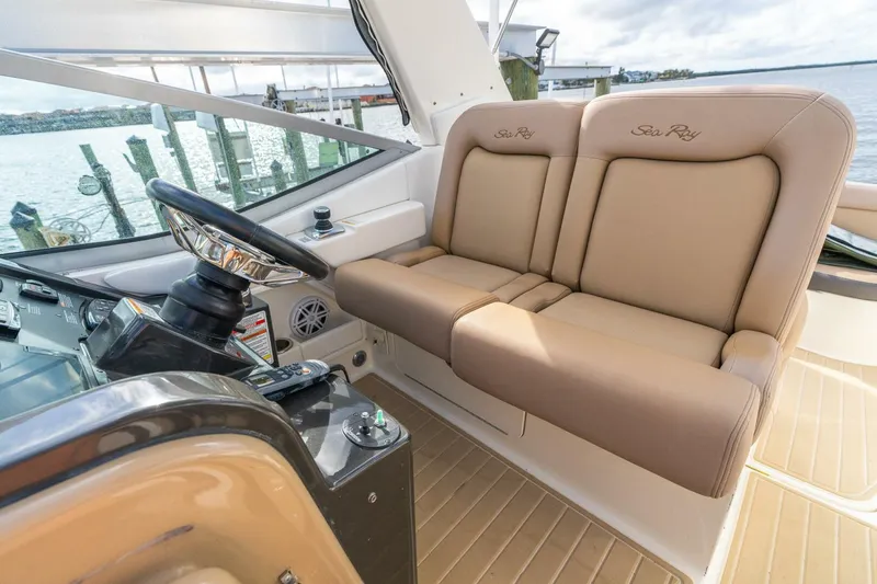 Slide: The Image of Sea Ray 330 Sundancer 2016 - 35