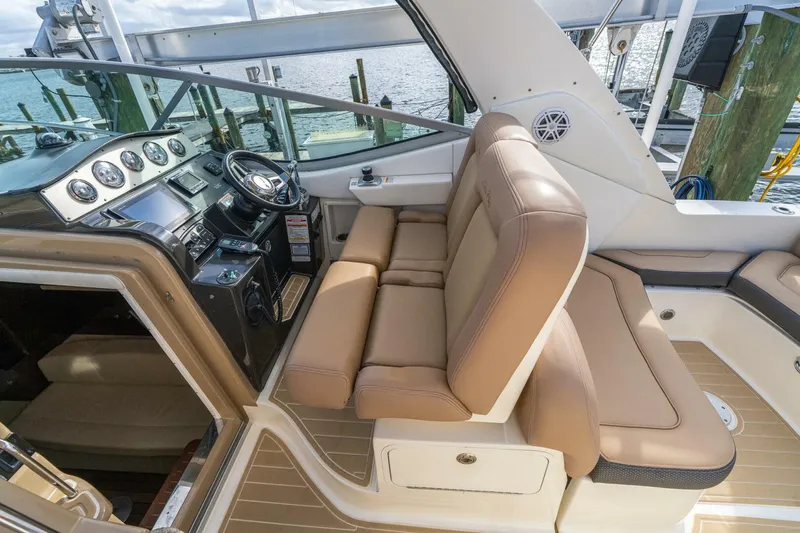 Slide: The Image of Sea Ray 330 Sundancer 2016 - 37