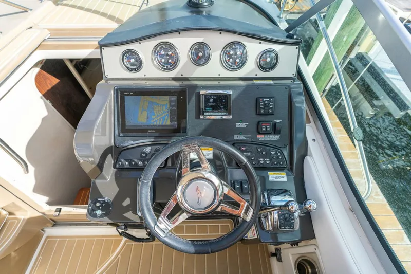 Slide: The Image of Sea Ray 330 Sundancer 2016 - 38