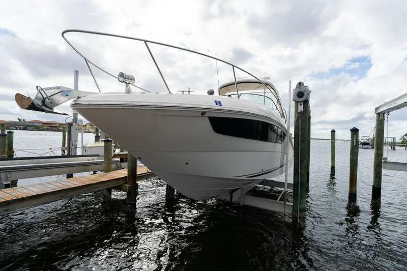 Slide: The Image of Sea Ray 330 Sundancer 2016 - 40
