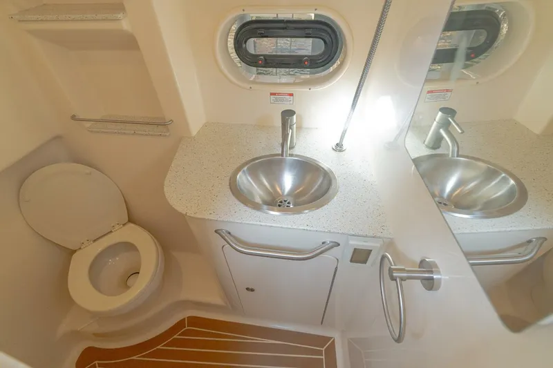 Slide: The Image of Sea Ray 330 Sundancer 2016 - 41