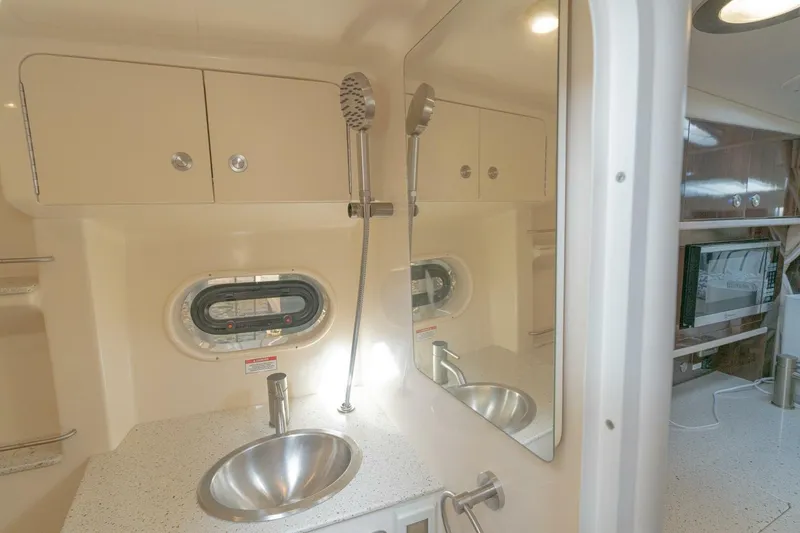 Slide: The Image of Sea Ray 330 Sundancer 2016 - 42