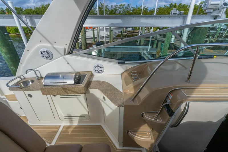 Slide: The Image of Sea Ray 330 Sundancer 2016 - 43