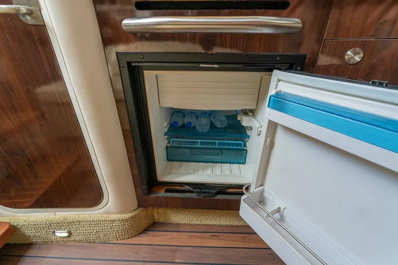Slide: The Image of Sea Ray 330 Sundancer 2016 - 44