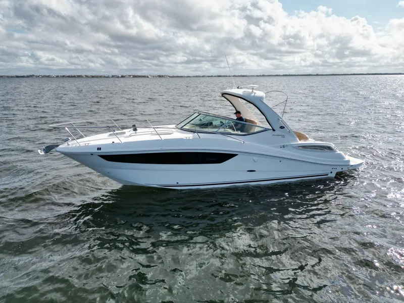 Slide: The Image of Sea Ray 330 Sundancer 2016 - 46