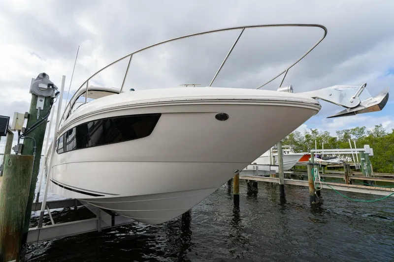 Slide: The Image of Sea Ray 330 Sundancer 2016 - 50