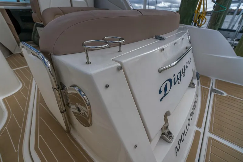 Slide: The Image of Sea Ray 330 Sundancer 2016 - 55