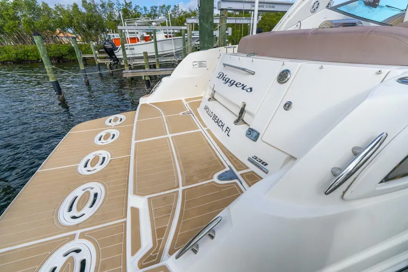 Slide: The Image of Sea Ray 330 Sundancer 2016 - 57