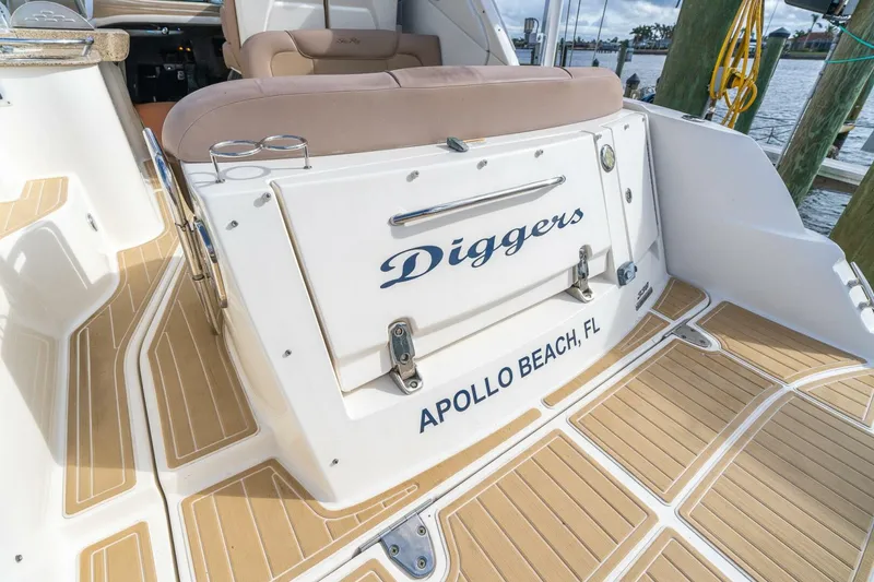 Slide: The Image of Sea Ray 330 Sundancer 2016 - 58