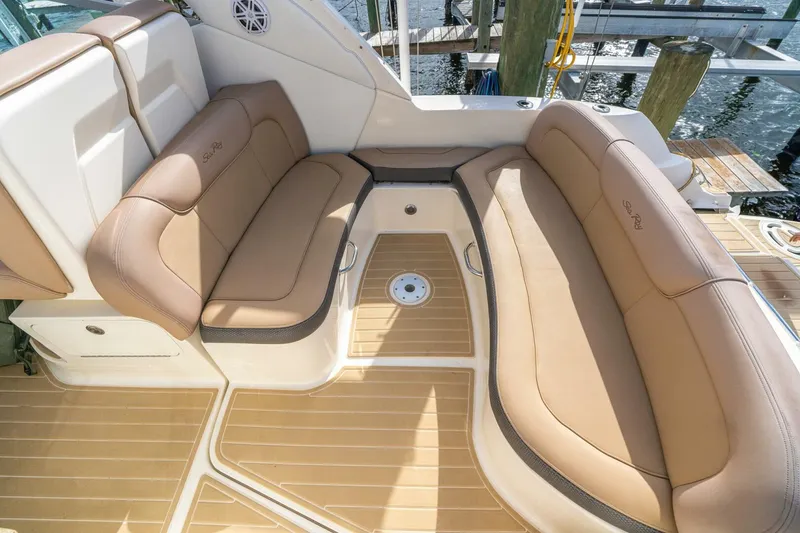 Slide: The Image of Sea Ray 330 Sundancer 2016 - 60