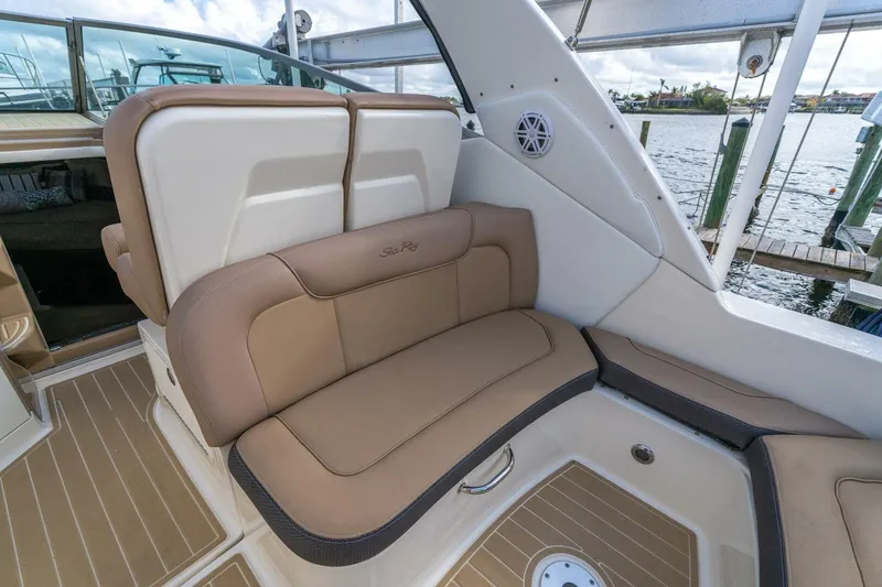Slide: The Image of Sea Ray 330 Sundancer 2016 - 62