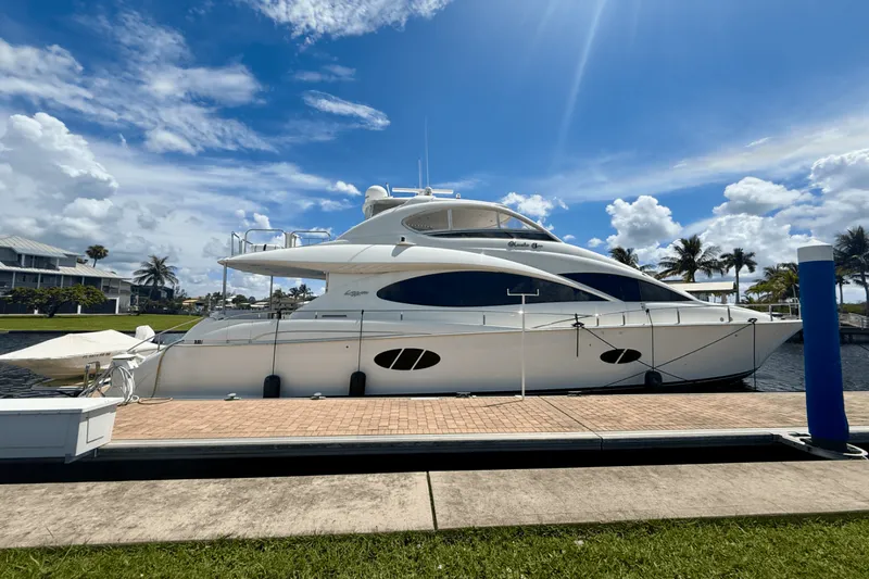 The Image of 68 FLYBRIDGE 2005 - 0