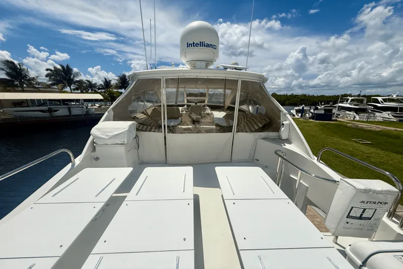 Slide: The Image of 68 FLYBRIDGE 2005 - 11