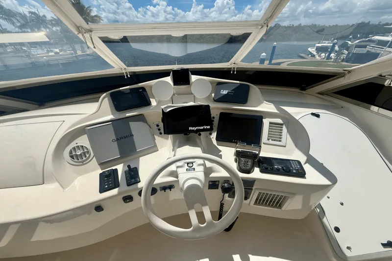 Slide: The Image of 68 FLYBRIDGE 2005 - 15