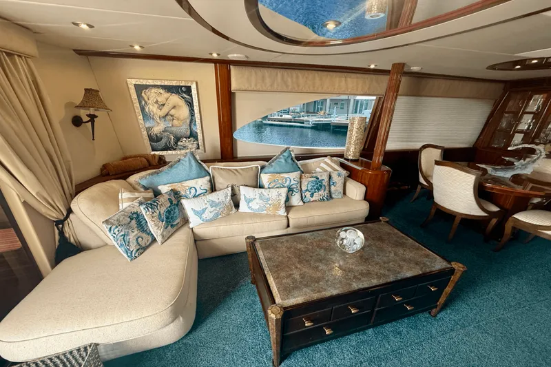 Slide: The Image of 68 FLYBRIDGE 2005 - 17