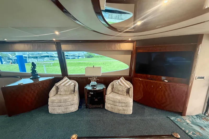 Slide: The Image of 68 FLYBRIDGE 2005 - 18
