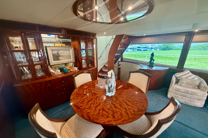 Slide: The Image of 68 FLYBRIDGE 2005 - 19