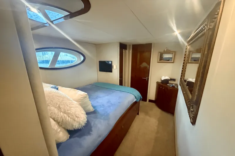 Slide: The Image of 68 FLYBRIDGE 2005 - 30