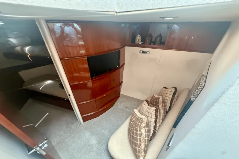 Slide: The Image of 68 FLYBRIDGE 2005 - 36