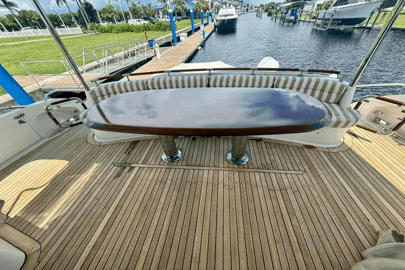 Slide: The Image of 68 FLYBRIDGE 2005 - 5