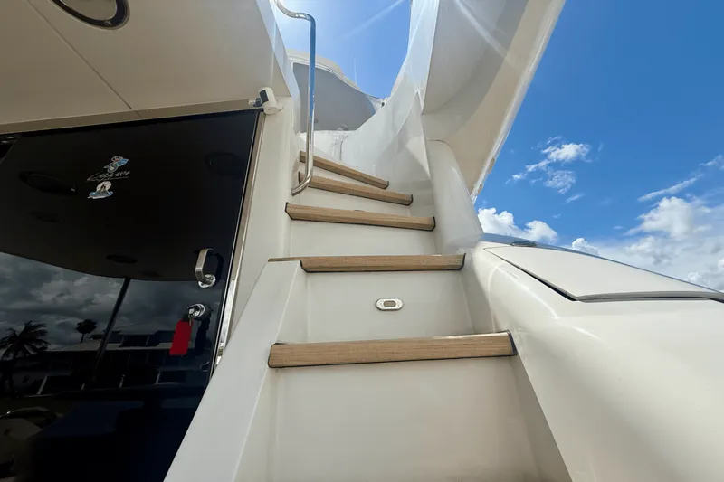 Slide: The Image of 68 FLYBRIDGE 2005 - 9