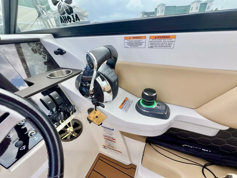 Slide: The Image of Sea Ray SDX 290 OB 2019 - 33