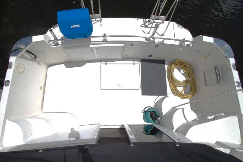 Slide: The Image of Carver Yachts 444 Cockpit Motor Yacht 2005 - 11