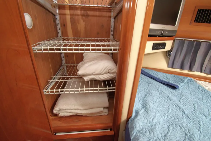 Slide: The Image of Carver Yachts 444 Cockpit Motor Yacht 2005 - 40