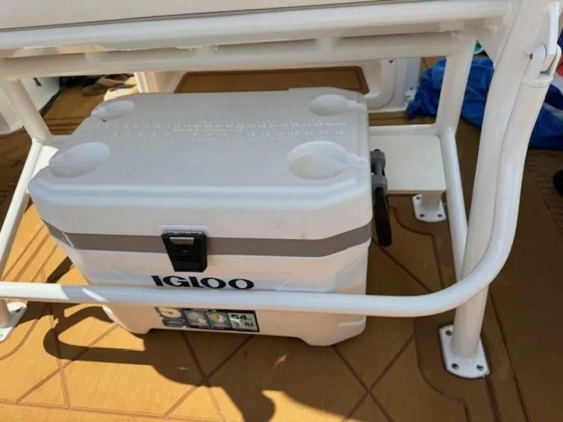 Slide: The Image of Robalo R242 Center Console 2021 - 13