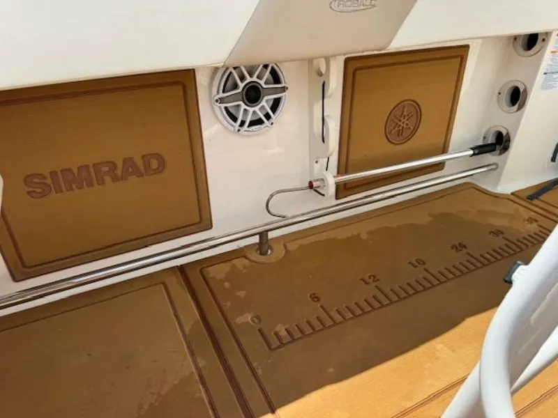 Slide: The Image of Robalo R242 Center Console 2021 - 14