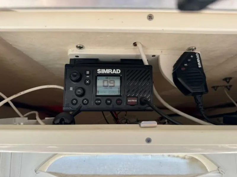 Slide: The Image of Robalo R242 Center Console 2021 - 18