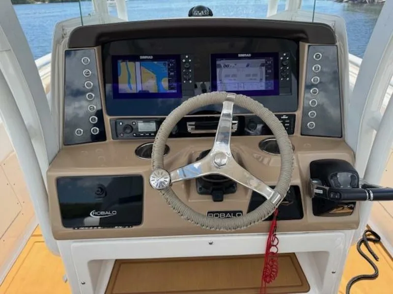 Slide: The Image of Robalo R242 Center Console 2021 - 6